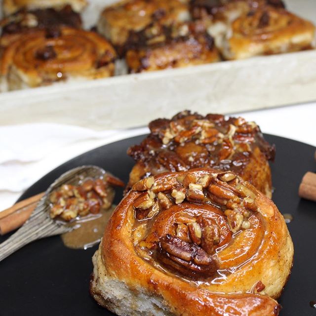 Indulge Thyself // Vegan Cinnamon Rolls