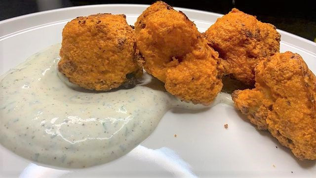 Indulge Thyself // Crispy Buffalo Cauliflower Wings (party snack/kid-friendly meal)