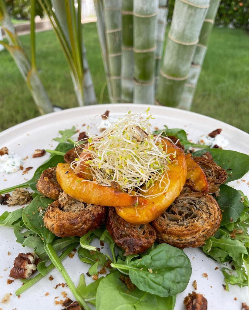 Indulge Thyself // Grilled peach salad