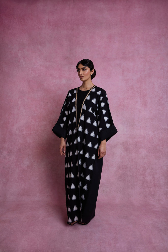 Black Pyramids Abaya