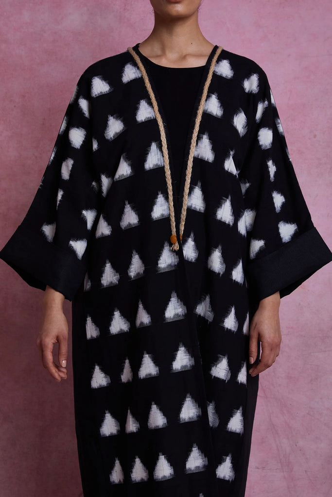 Black Pyramids Abaya